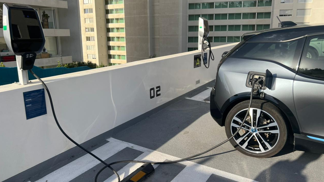 Cargador para autos eléctricos